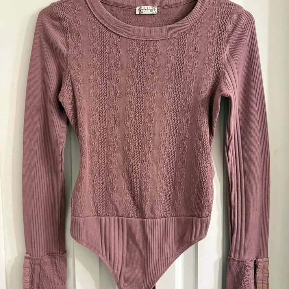 Free people boho Women's XS long sleeve Pink coquette textured romantic Bodysuit